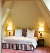 Oud Huis Amsterdam Brugia 2*,